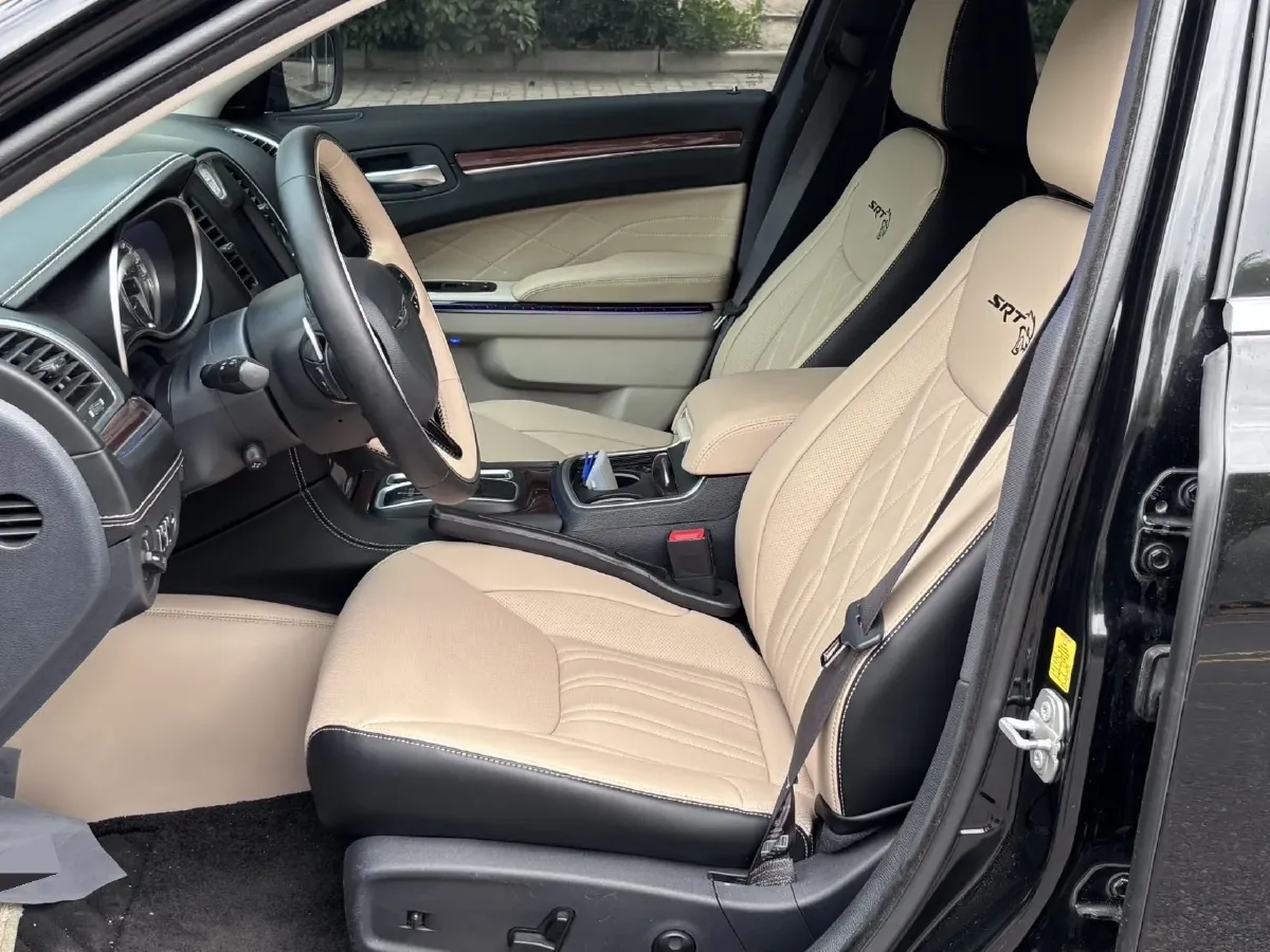 2016 Chrysler 300C 3.0L 234HP V6 8AT,autocango,china used car exporter,china ev exporter,chinese used car exporter,chinese used ev exporter