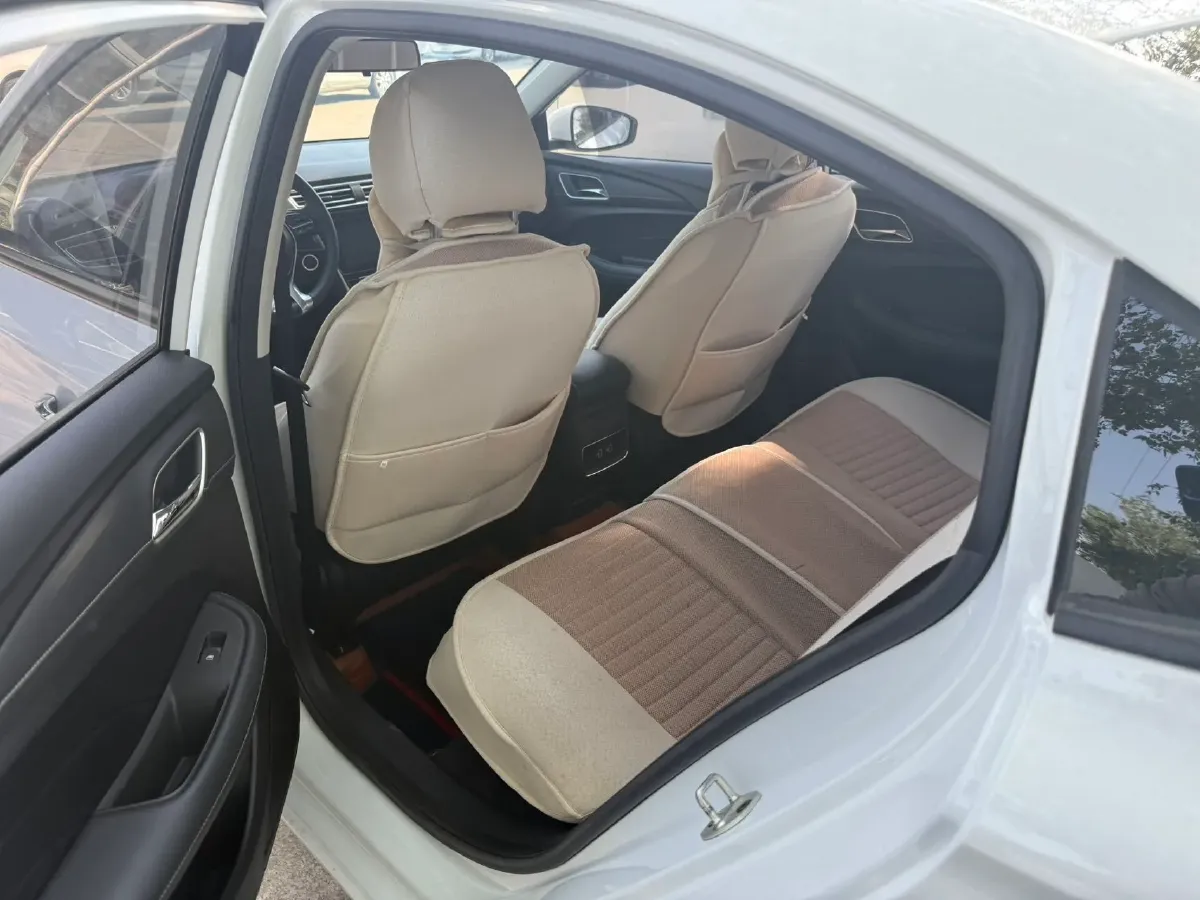 2020 Roewe i5 1.5L 120HP L4 CVT,autocango,china used car exporter,china ev exporter,chinese used car exporter,chinese used ev exporter