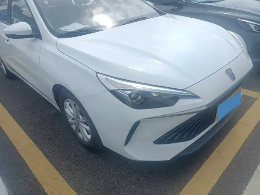 2023 Roewe i5 1.5L 129HP L4 5MT,autocango,china used car exporter,china ev exporter,chinese used car exporter,chinese used ev exporter