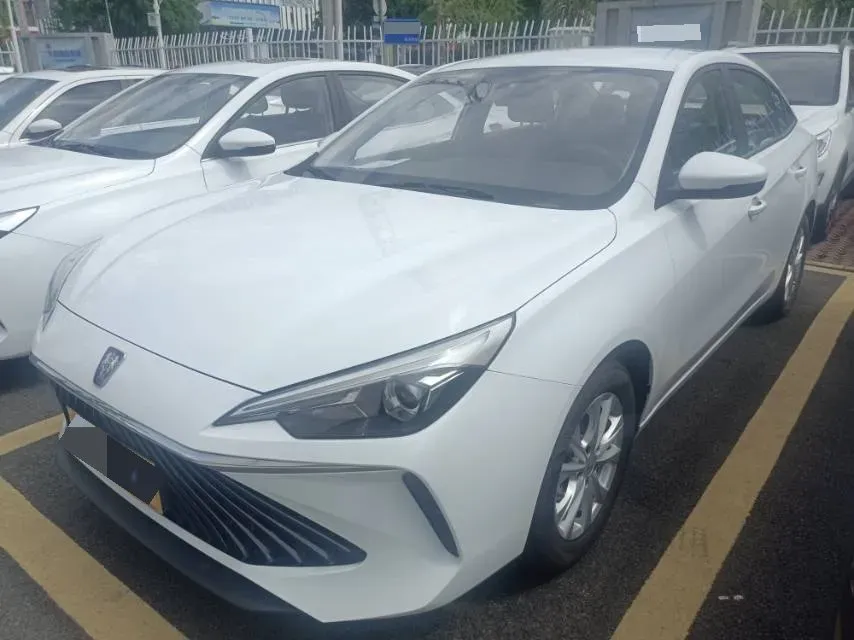 2023 Roewe i5 1.5L 129HP L4 5MT,autocango,china used car exporter,china ev exporter,chinese used car exporter,chinese used ev exporter