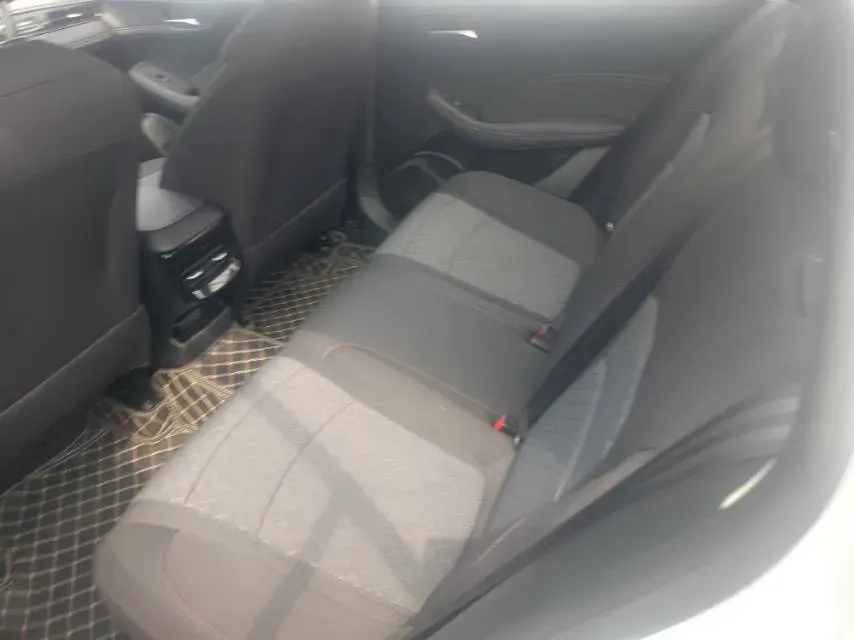 2023 Roewe i5 1.5L 129HP L4 5MT,autocango,china used car exporter,china ev exporter,chinese used car exporter,chinese used ev exporter