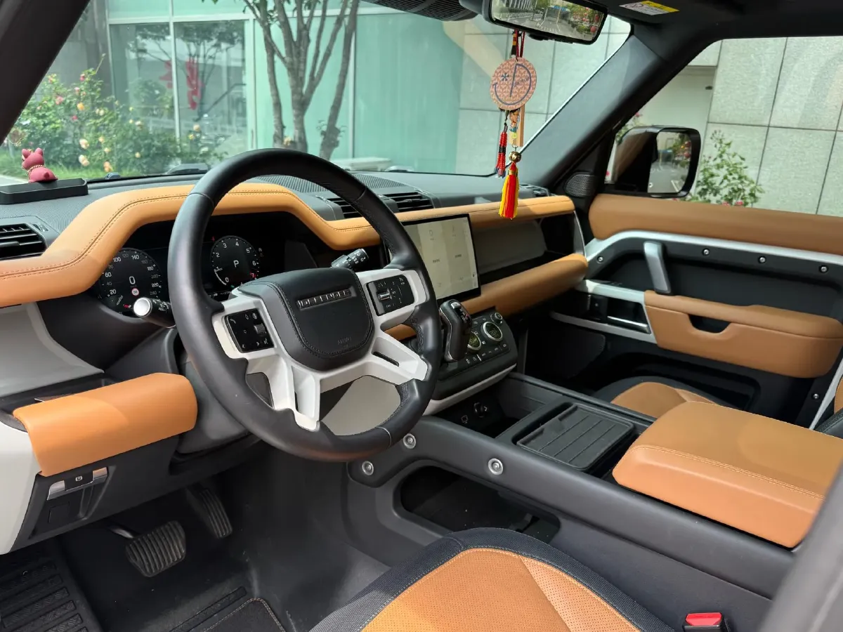 2024 Land Rover Defender 3.0T 400HP L6 8AT,autocango,china used car exporter,china ev exporter,chinese used car exporter,chinese used ev exporter