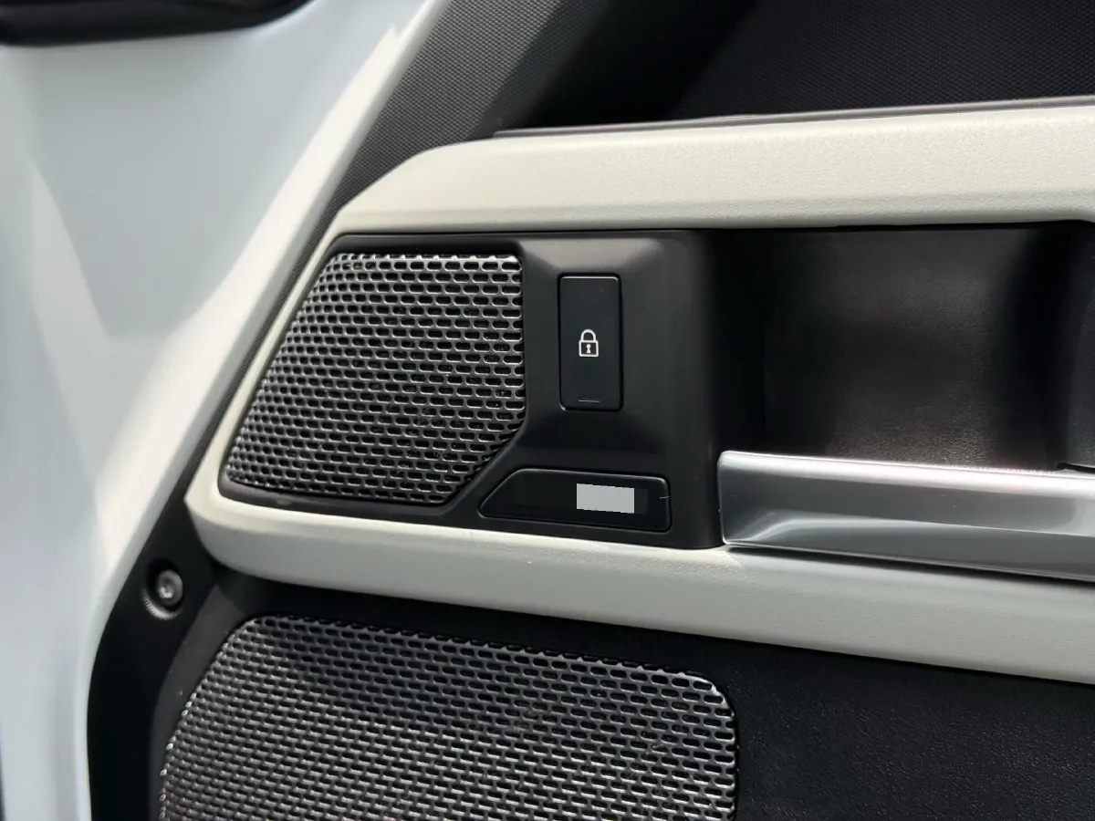 2024 Land Rover Defender 3.0T 400HP L6 8AT,autocango,china used car exporter,china ev exporter,chinese used car exporter,chinese used ev exporter