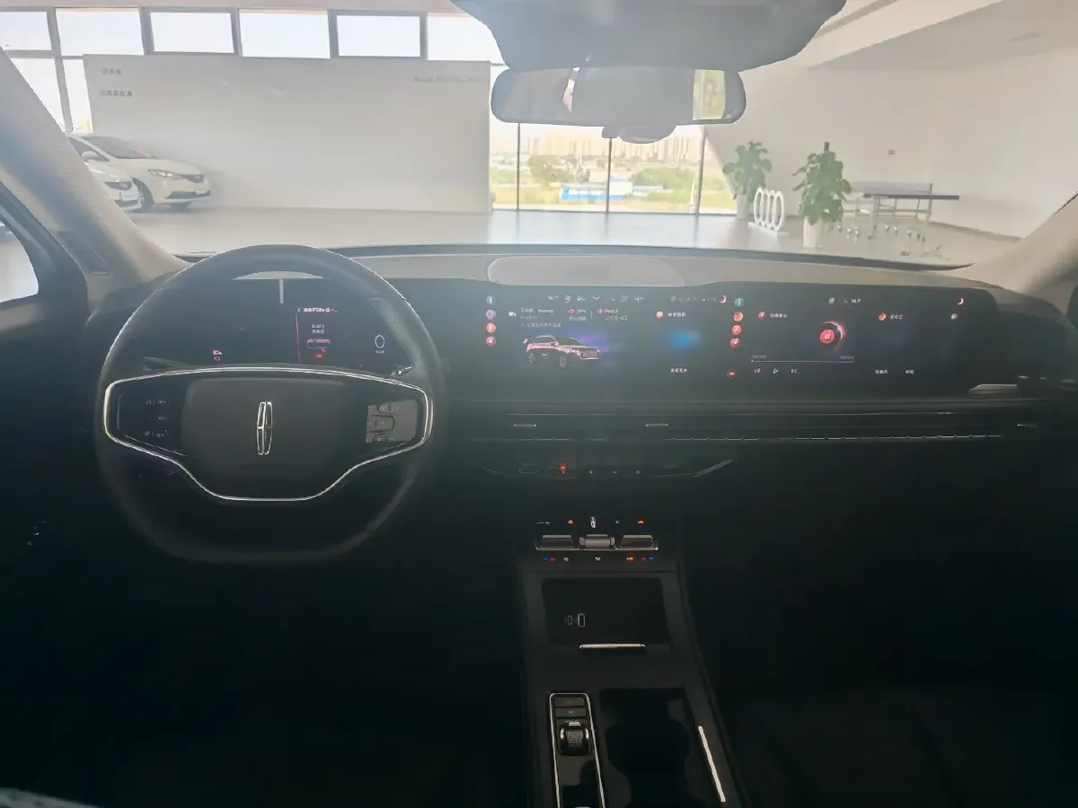 2025 Lincoln Corsair 2.0T 261HP L4 8AT,autocango,china used car exporter,china ev exporter,chinese used car exporter,chinese used ev exporter