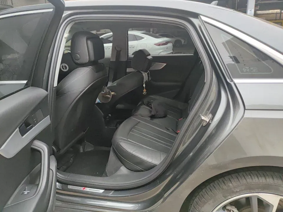 2020 Audi A4L 2.0T 190HP L4 7DCT,autocango,china used car exporter,china ev exporter,chinese used car exporter,chinese used ev exporter