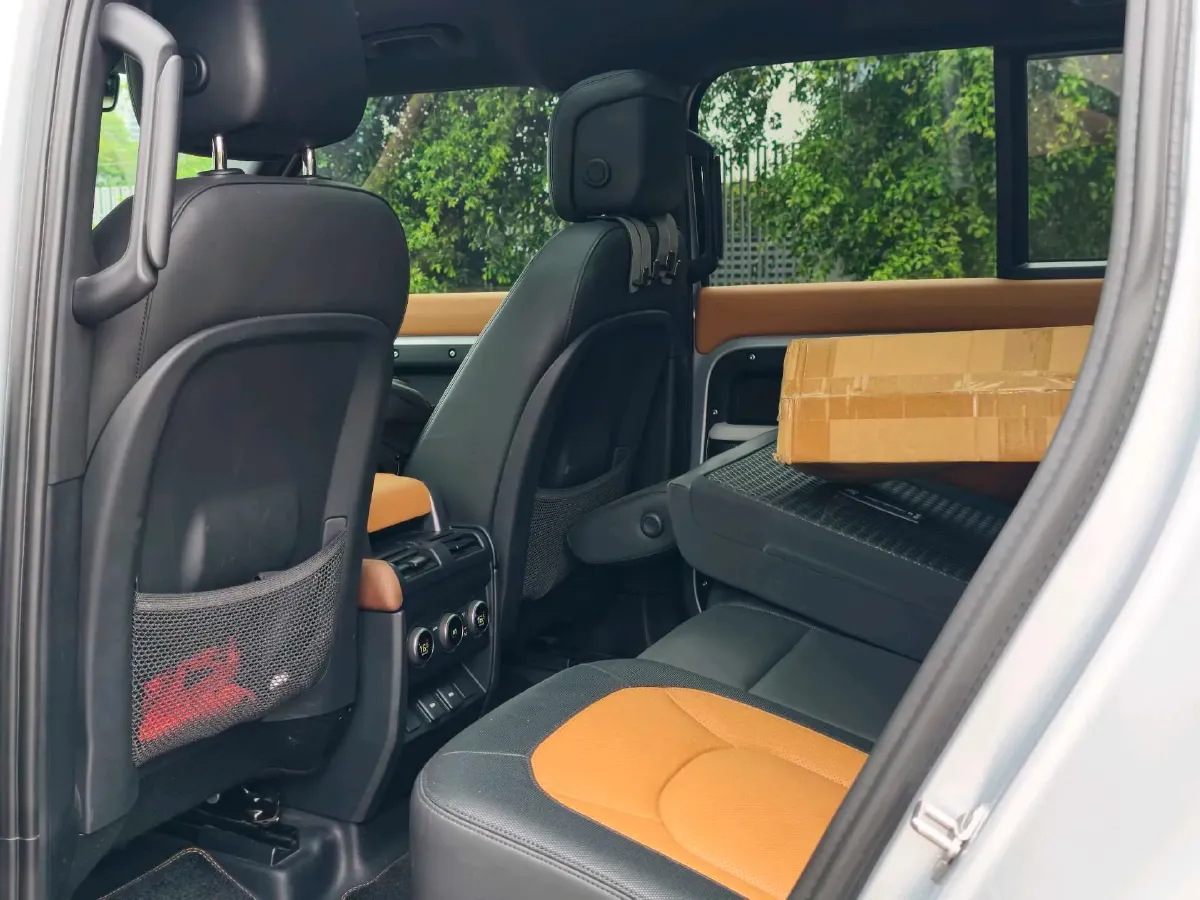 2024 Land Rover Defender 3.0T 400HP L6 8AT,autocango,china used car exporter,china ev exporter,chinese used car exporter,chinese used ev exporter