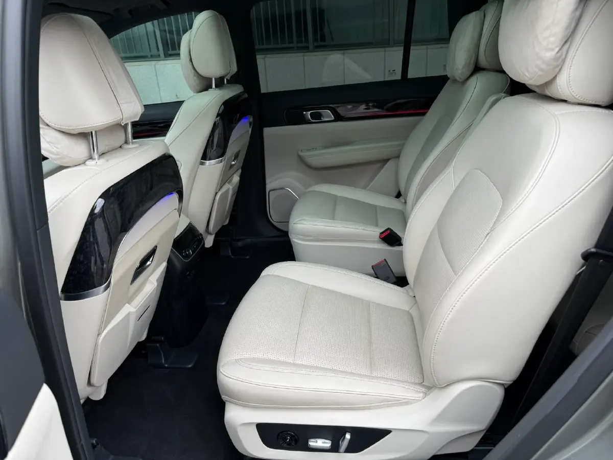 2021 Li ONE Range Extended 131HP REEV 40.5KWH,autocango,china used car exporter,china ev exporter,chinese used car exporter,chinese used ev exporter