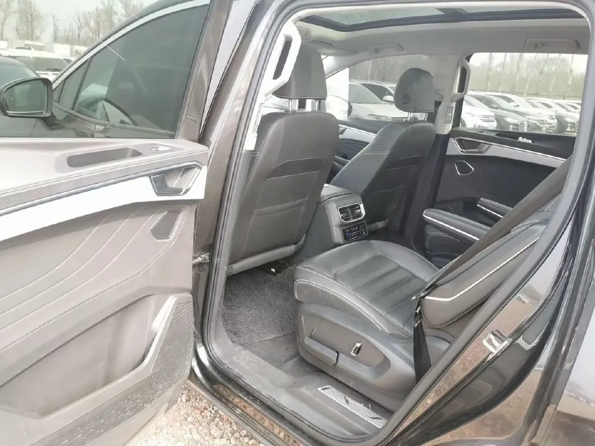 2021 Volkswagen Talagon 2.0T 220HP L4 7DCT,autocango,china used car exporter,china ev exporter,chinese used car exporter,chinese used ev exporter