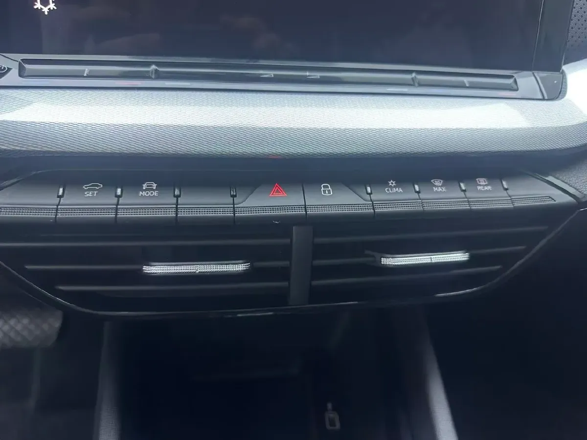 2023 Skoda Octavia 1.4T 150HP L4 7DCT,autocango,china used car exporter,china ev exporter,chinese used car exporter,chinese used ev exporter