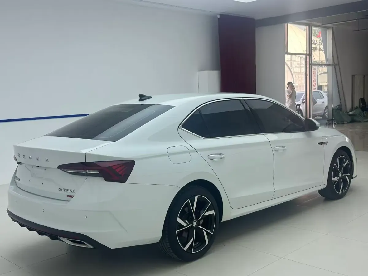 2023 Skoda Octavia 1.4T 150HP L4 7DCT,autocango,china used car exporter,china ev exporter,chinese used car exporter,chinese used ev exporter