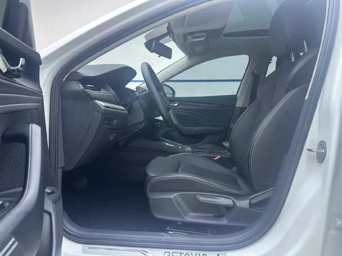 2023 Skoda Octavia 1.4T 150HP L4 7DCT,autocango,china used car exporter,china ev exporter,chinese used car exporter,chinese used ev exporter