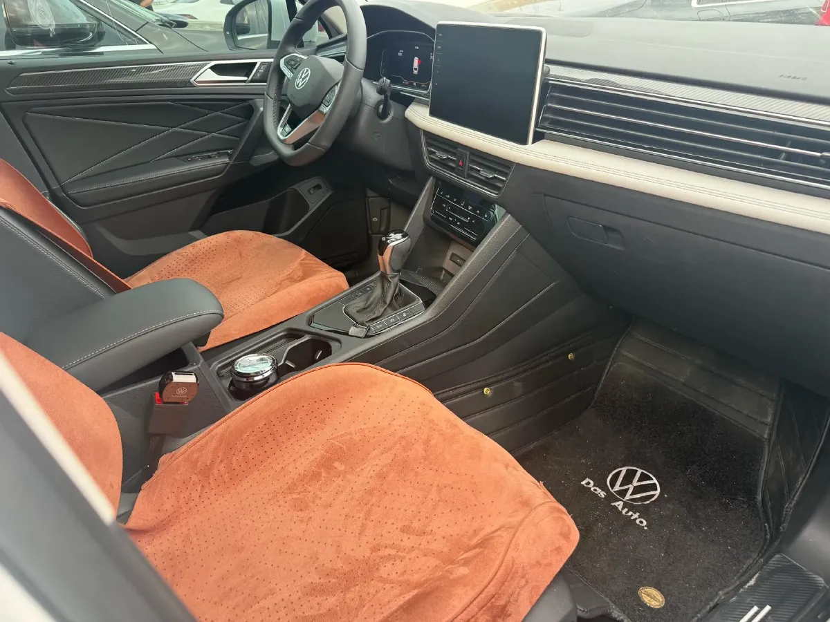 2024 Volkswagen Tiguan L 2.0T 186HP L4 7DCT,autocango,china used car exporter,china ev exporter,chinese used car exporter,chinese used ev exporter