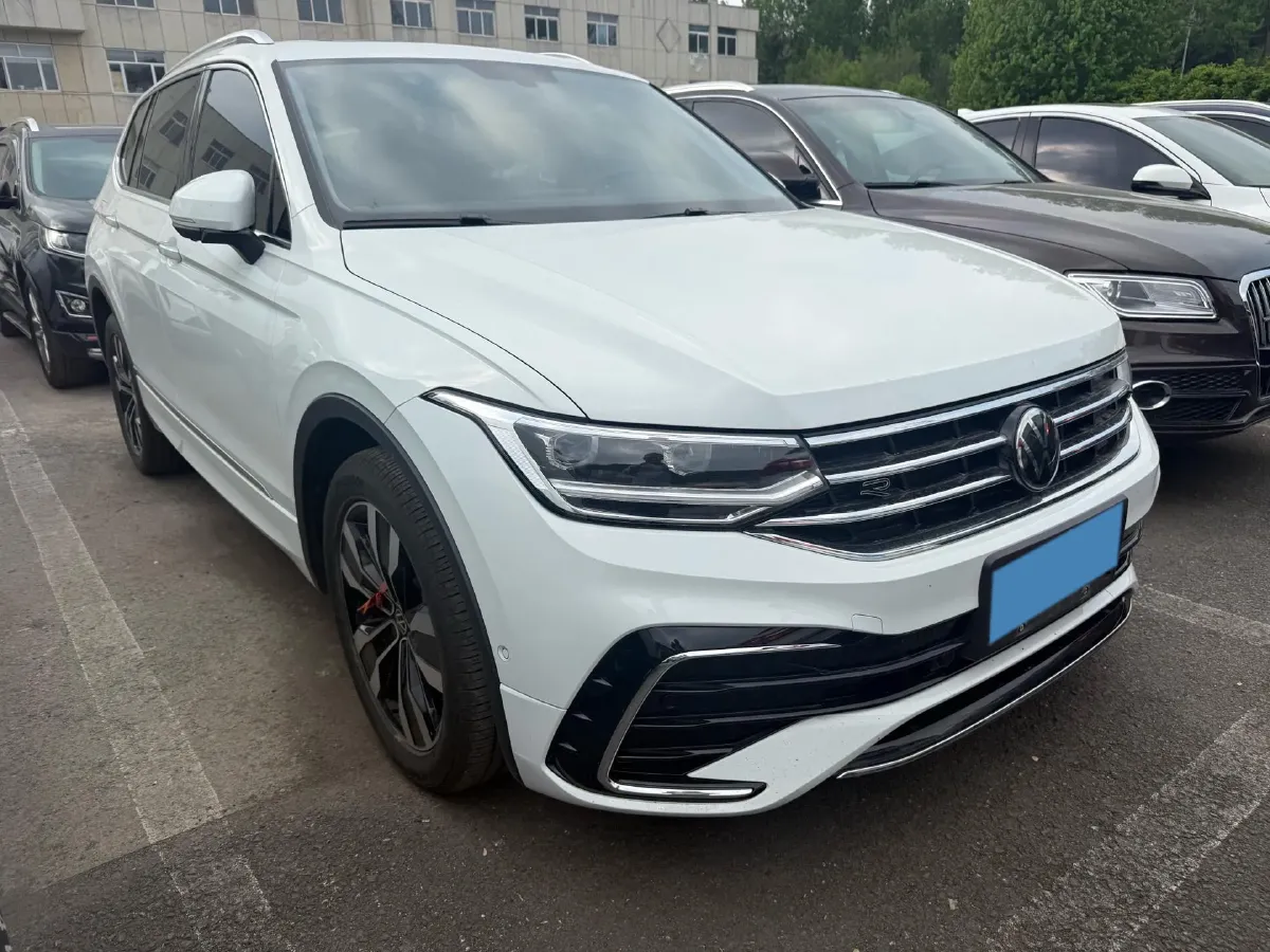 2024 Volkswagen Tiguan L 2.0T 186HP L4 7DCT,autocango,china used car exporter,china ev exporter,chinese used car exporter,chinese used ev exporter