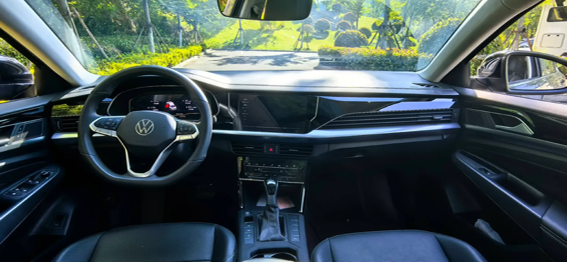 2025 Volkswagen Passat 2.0T 220HP L4 7DCT,autocango,china used car exporter,china ev exporter,chinese used car exporter,chinese used ev exporter