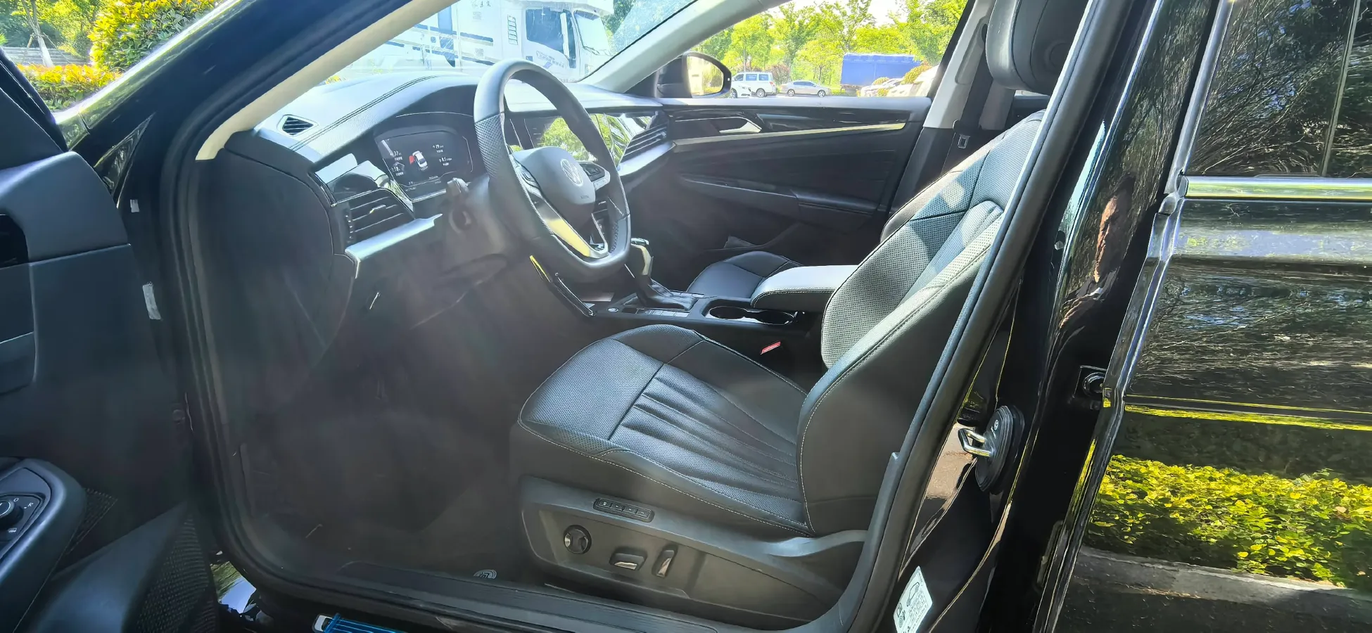 2025 Volkswagen Passat 2.0T 220HP L4 7DCT,autocango,china used car exporter,china ev exporter,chinese used car exporter,chinese used ev exporter