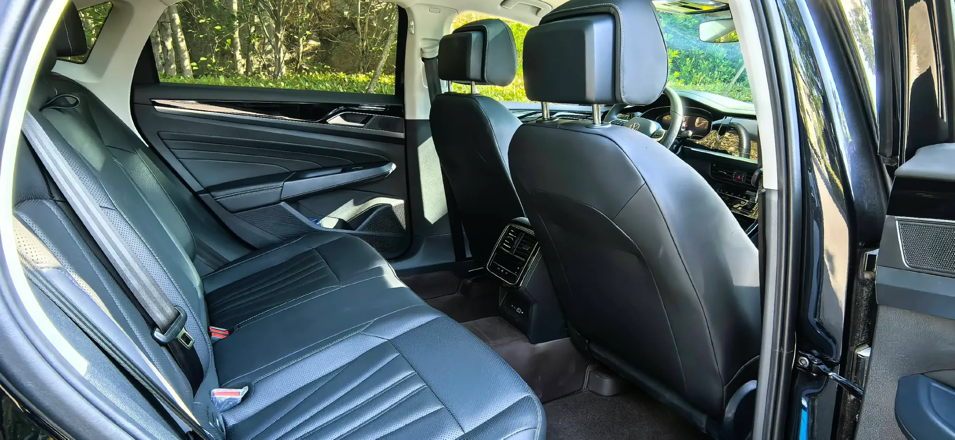 2025 Volkswagen Passat 2.0T 220HP L4 7DCT,autocango,china used car exporter,china ev exporter,chinese used car exporter,chinese used ev exporter