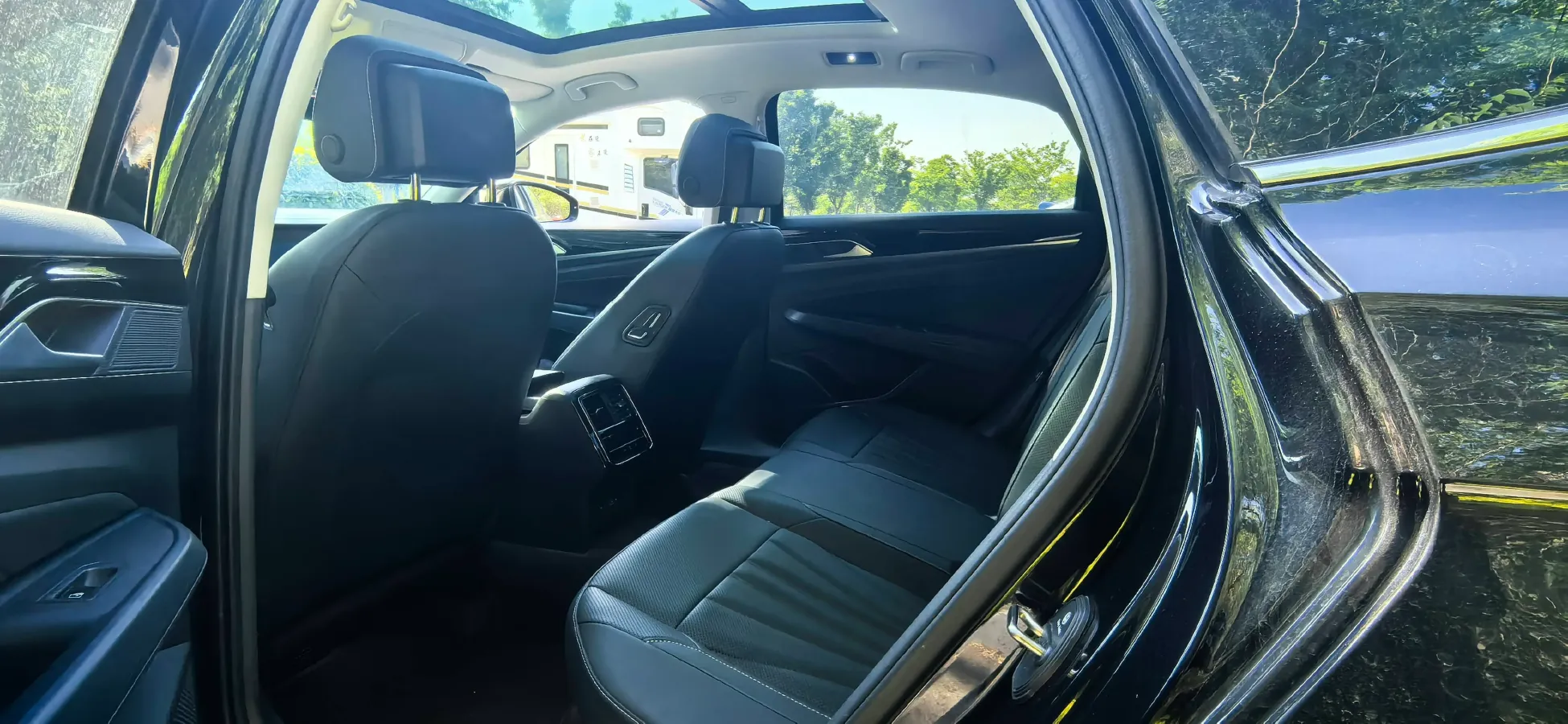 2025 Volkswagen Passat 2.0T 220HP L4 7DCT,autocango,china used car exporter,china ev exporter,chinese used car exporter,chinese used ev exporter