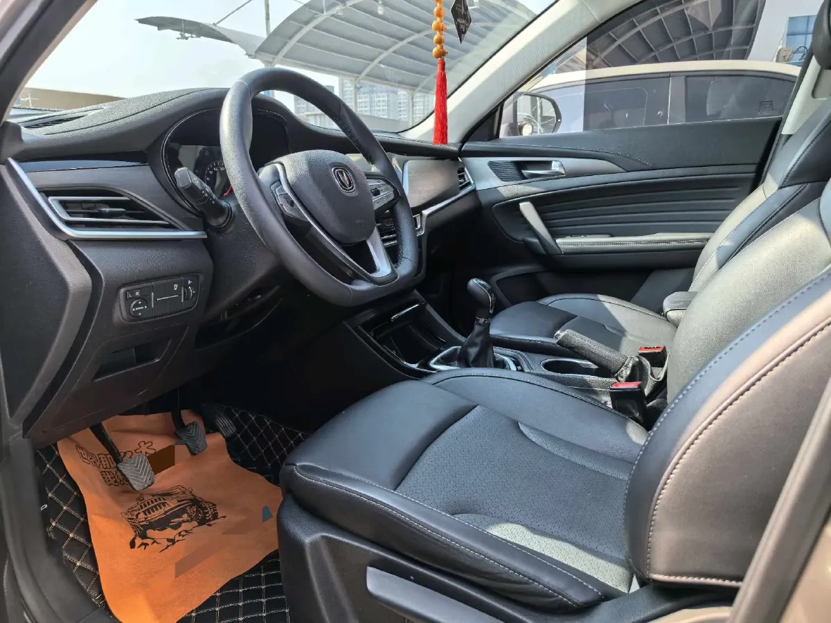 2021 ChangAn CS35 Plus 1.6L 128HP L4 5MT,autocango,china used car exporter,china ev exporter,chinese used car exporter,chinese used ev exporter