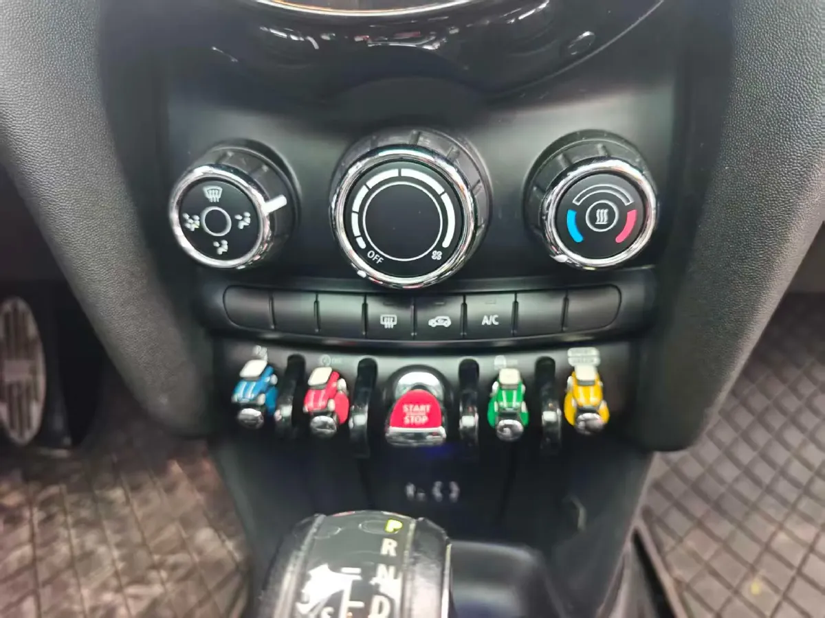 2018 MINI MINI 1.5T 136HP L3 6AT,autocango,china used car exporter,china ev exporter,chinese used car exporter,chinese used ev exporter
