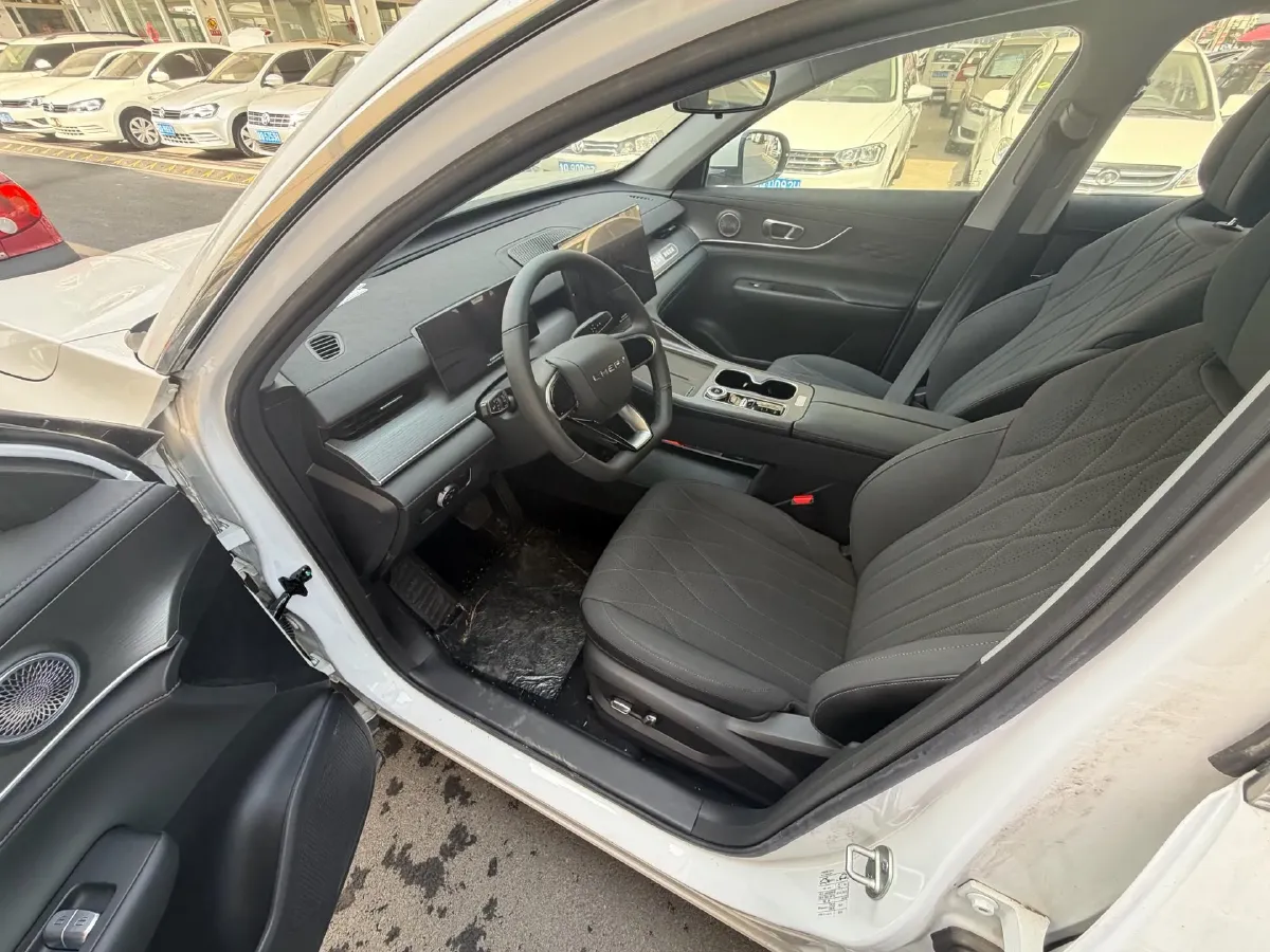 2025 Chery Tiggo 8 Plus 1.6T 197HP L4 7DCT,autocango,china used car exporter,china ev exporter,chinese used car exporter,chinese used ev exporter
