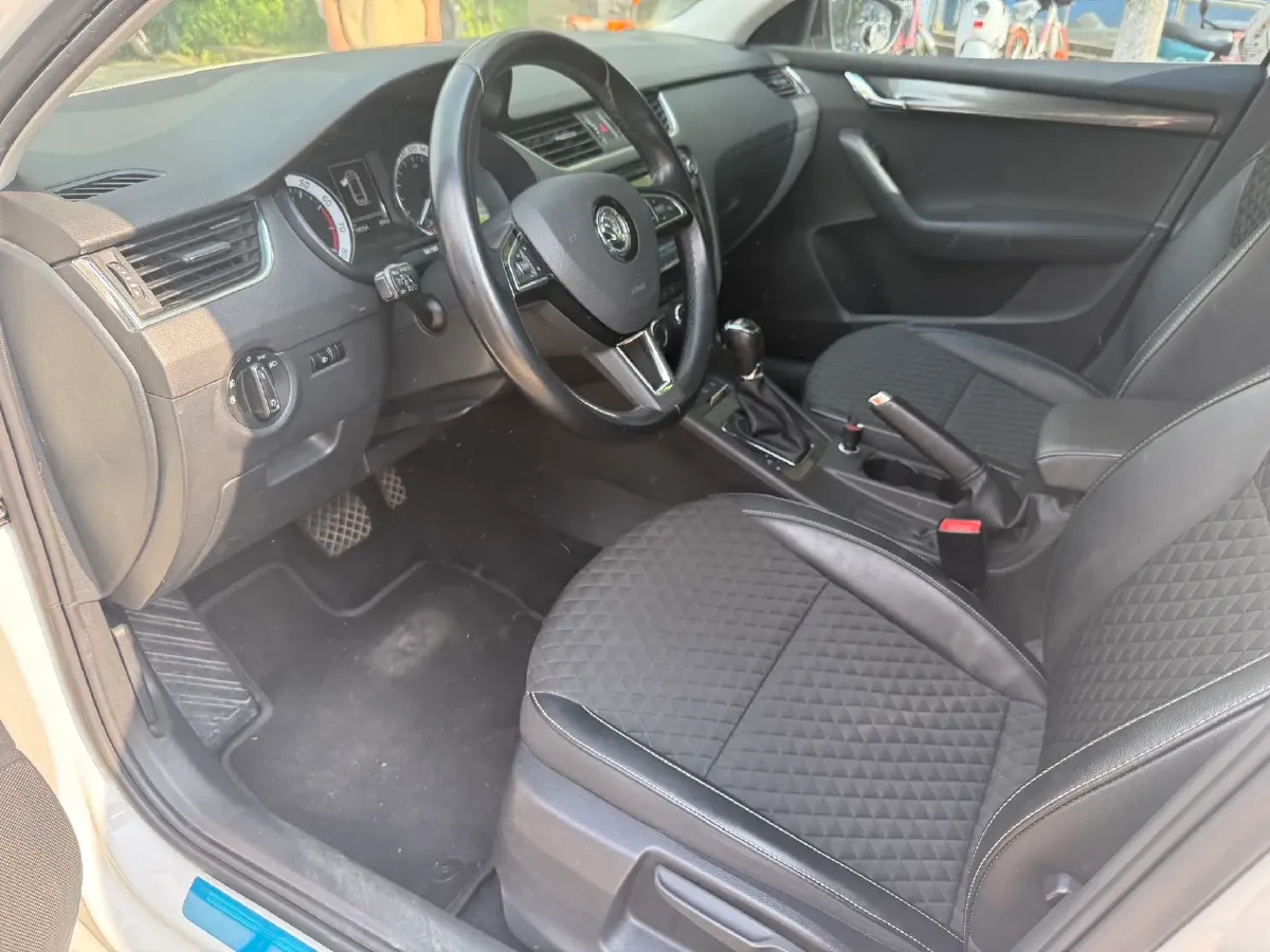 2018 Skoda Octavia 1.2T 116HP L4 7DCT,autocango,china used car exporter,china ev exporter,chinese used car exporter,chinese used ev exporter