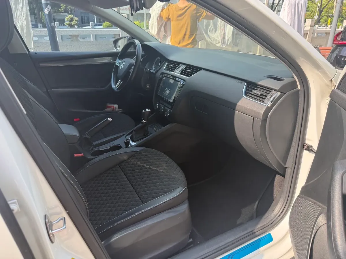 2018 Skoda Octavia 1.2T 116HP L4 7DCT,autocango,china used car exporter,china ev exporter,chinese used car exporter,chinese used ev exporter
