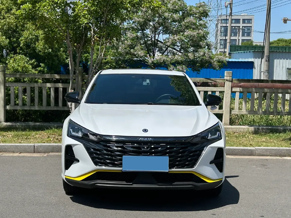 2023 DongFeng Aeolus YiXuan 1.5T 197HP L4 6DCT,autocango,china used car exporter,china ev exporter,chinese used car exporter,chinese used ev exporter