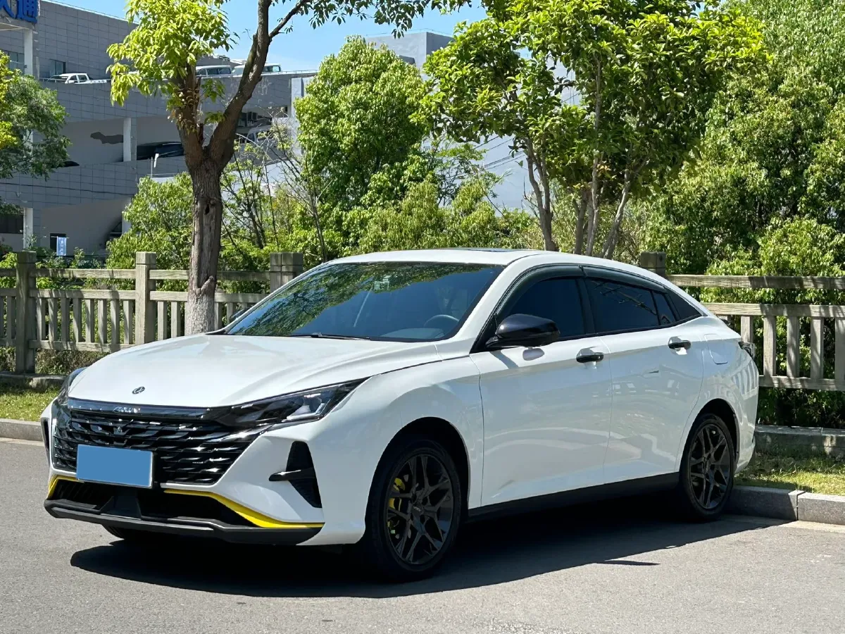 2023 DongFeng Aeolus YiXuan 1.5T 197HP L4 6DCT,autocango,china used car exporter,china ev exporter,chinese used car exporter,chinese used ev exporter