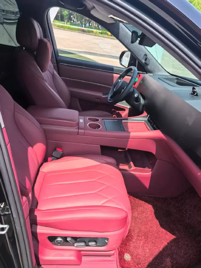 2025 AITO AITO M8 REEV 160HP REEV 53.4KWH,autocango,china used car exporter,china ev exporter,chinese used car exporter,chinese used ev exporter