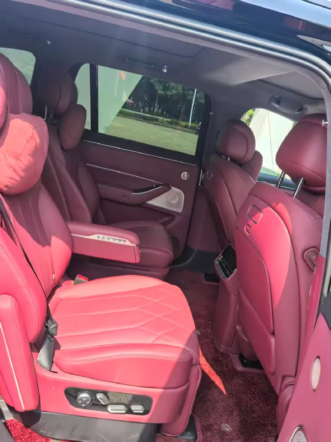 2025 AITO AITO M8 REEV 160HP REEV 53.4KWH,autocango,china used car exporter,china ev exporter,chinese used car exporter,chinese used ev exporter
