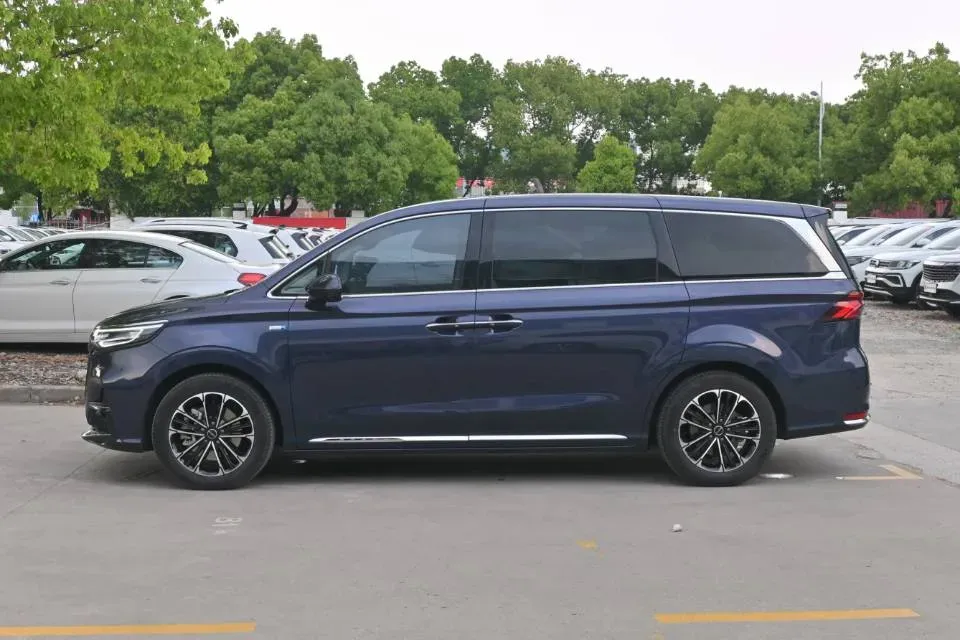 2022 Roewe iMAX8 2.0T 234HP L4 8AT,autocango,china used car exporter,china ev exporter,chinese used car exporter,chinese used ev exporter