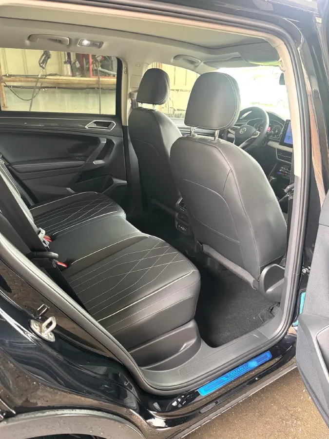 2025 Volkswagen Tiguan L 2.0T 186HP L4 7DCT,autocango,china used car exporter,china ev exporter,chinese used car exporter,chinese used ev exporter