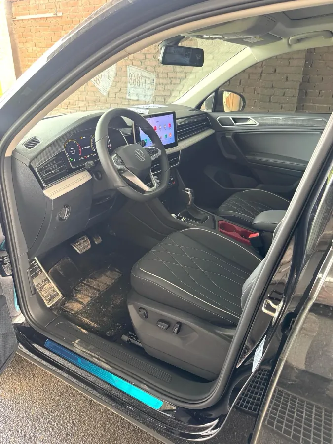 2025 Volkswagen Tiguan L 2.0T 186HP L4 7DCT,autocango,china used car exporter,china ev exporter,chinese used car exporter,chinese used ev exporter