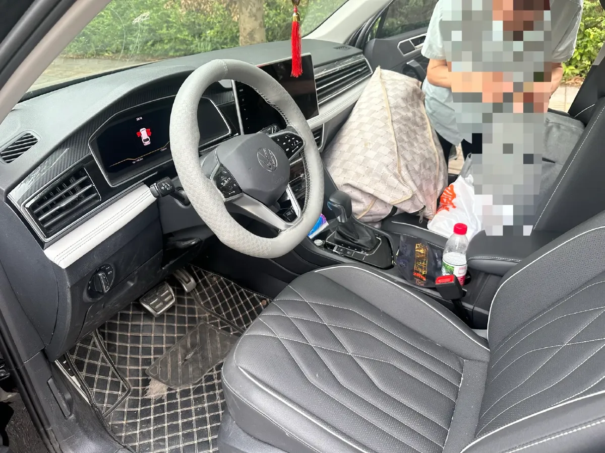 2023 Volkswagen Tiguan L 2.0T 186HP L4 7DCT,autocango,china used car exporter,china ev exporter,chinese used car exporter,chinese used ev exporter