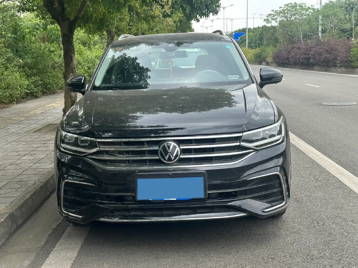 2023 Volkswagen Tiguan L 2.0T 186HP L4 7DCT,autocango,china used car exporter,china ev exporter,chinese used car exporter,chinese used ev exporter