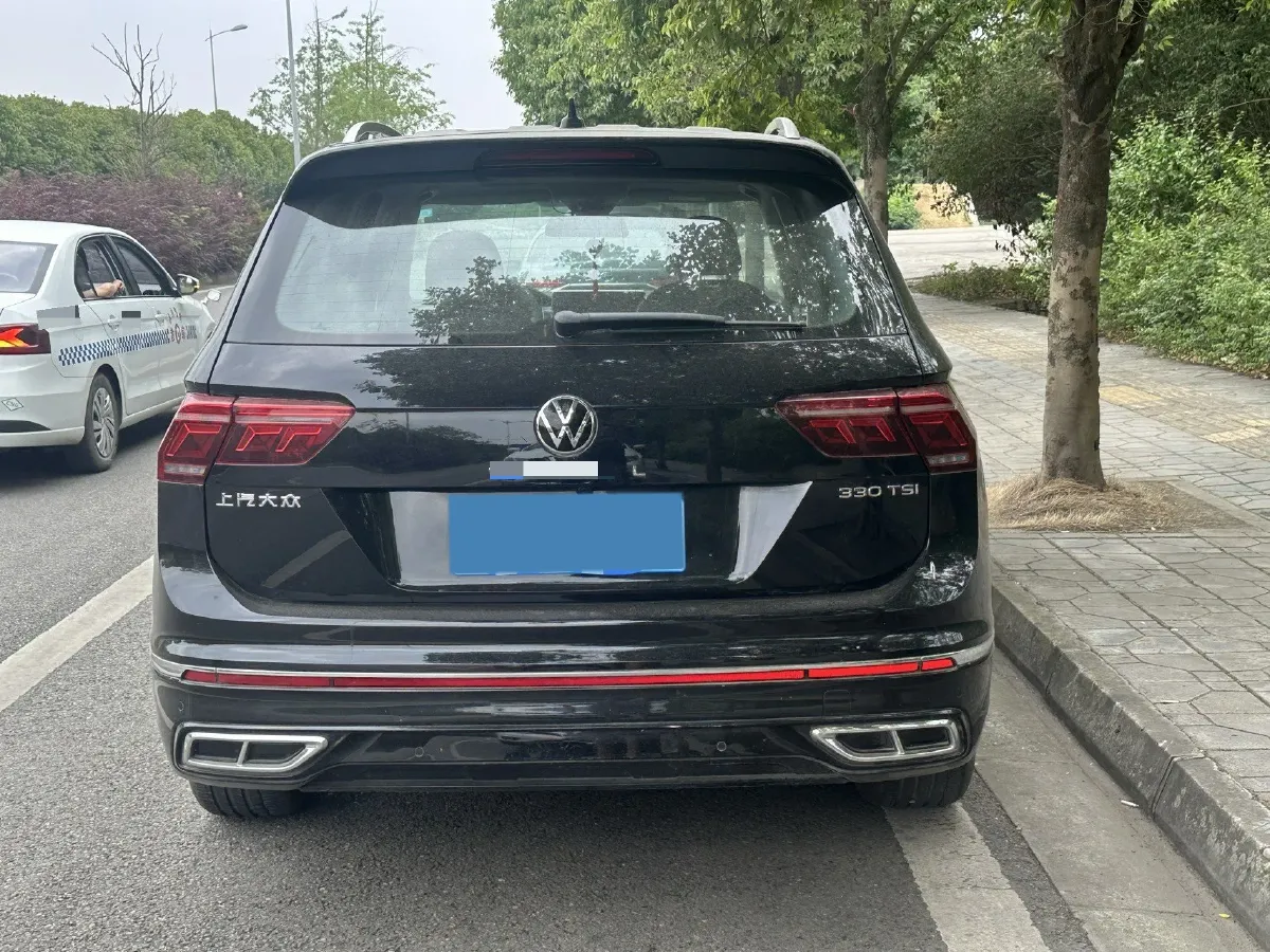 2023 Volkswagen Tiguan L 2.0T 186HP L4 7DCT,autocango,china used car exporter,china ev exporter,chinese used car exporter,chinese used ev exporter