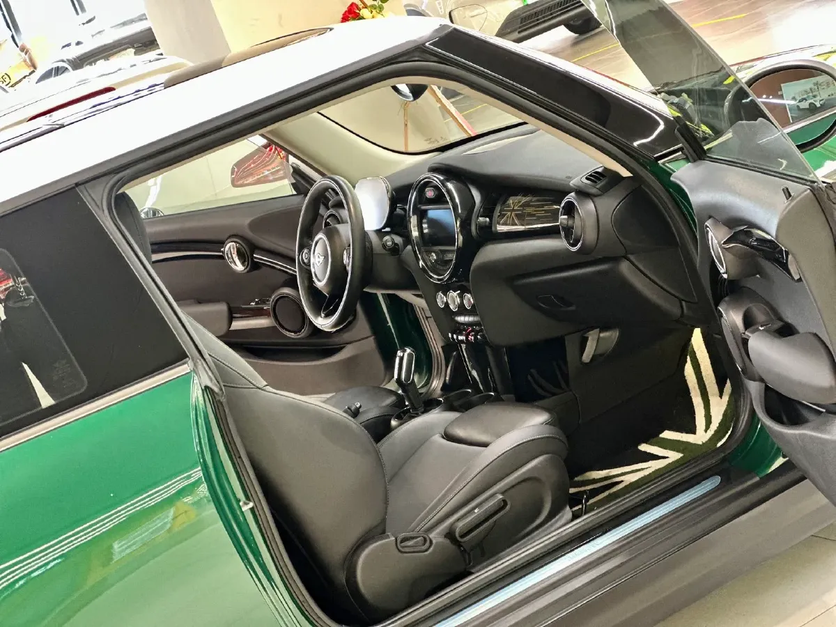 2021 MINI MINI 1.5T 136HP L3 7DCT,autocango,china used car exporter,china ev exporter,chinese used car exporter,chinese used ev exporter