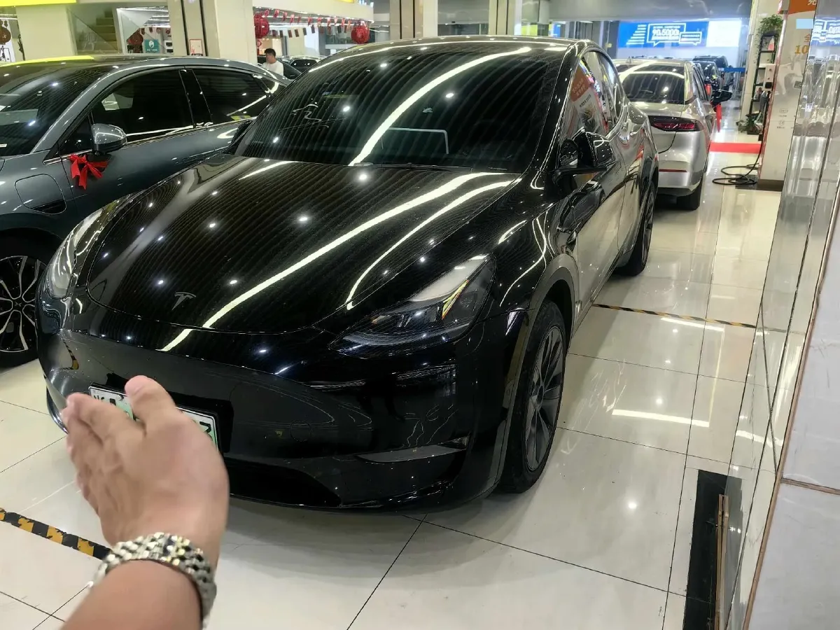2025 Tesla Model Y BEV 62.5KWH,autocango,china used car exporter,china ev exporter,chinese used car exporter,chinese used ev exporter