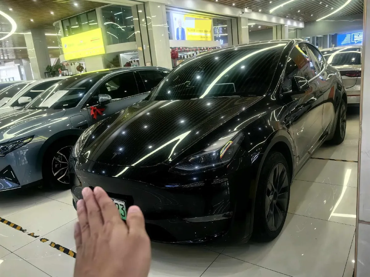 2025 Tesla Model Y BEV 62.5KWH,autocango,china used car exporter,china ev exporter,chinese used car exporter,chinese used ev exporter