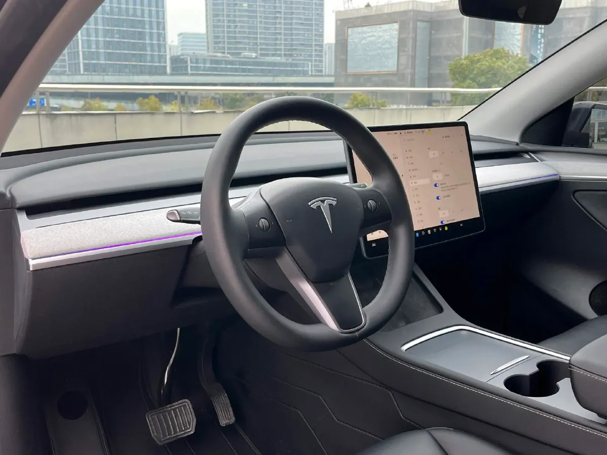 2025 Tesla Model Y BEV 62.5KWH,autocango,china used car exporter,china ev exporter,chinese used car exporter,chinese used ev exporter