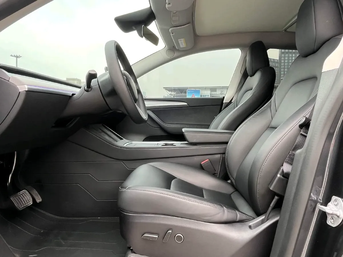 2025 Tesla Model Y BEV 62.5KWH,autocango,china used car exporter,china ev exporter,chinese used car exporter,chinese used ev exporter