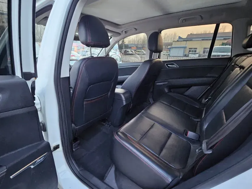 2018 DongFeng Fengon Fengon S560 1.8L 139HP L4 5MT,autocango,china used car exporter,china ev exporter,chinese used car exporter,chinese used ev exporter