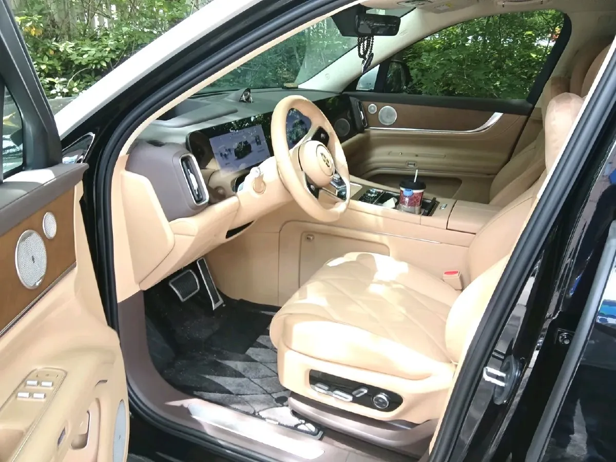 2025 AITO AITO M9 REEV 160HP REEV 52KWH,autocango,china used car exporter,china ev exporter,chinese used car exporter,chinese used ev exporter