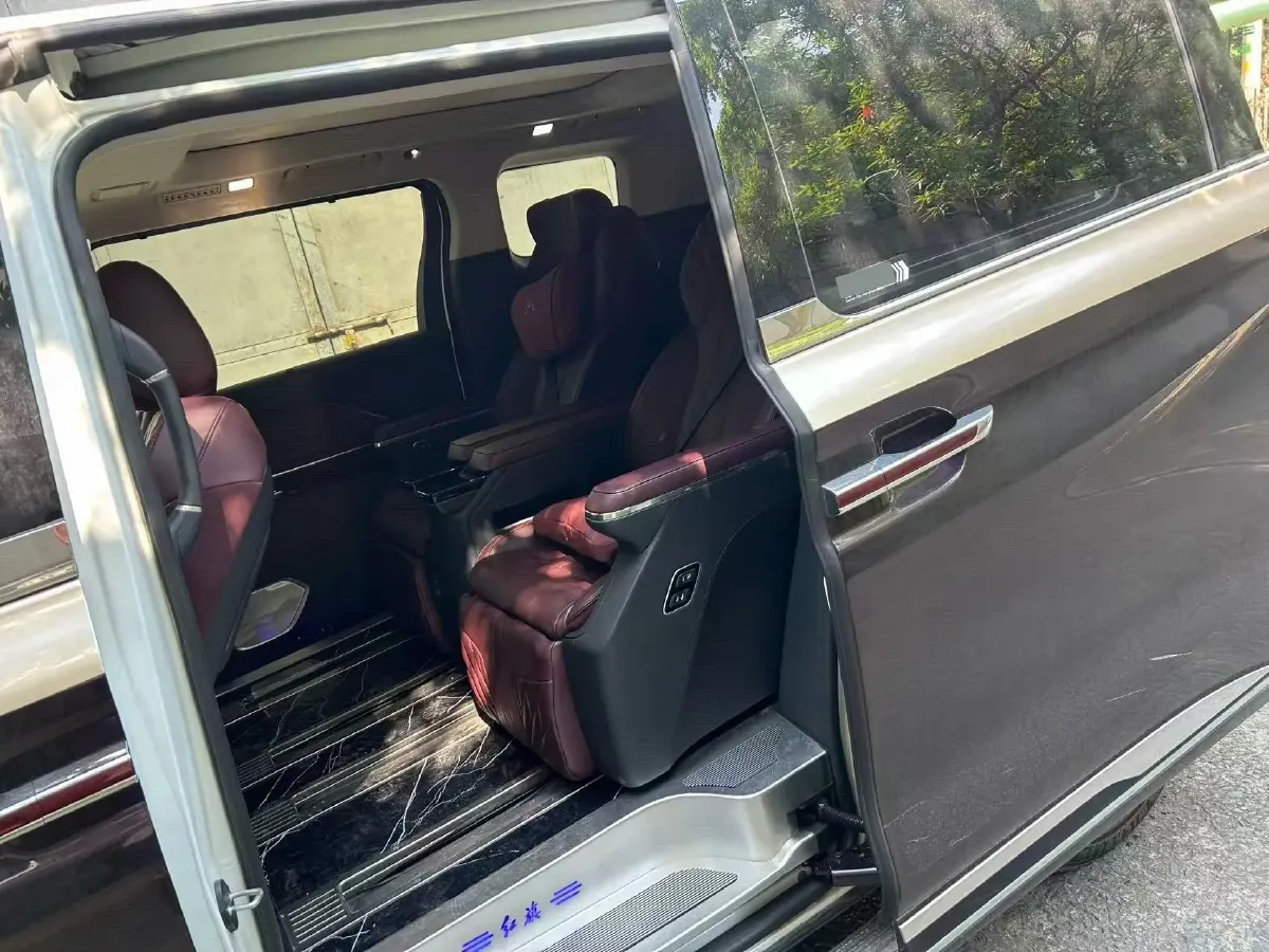 2023 HongQi HQ9 2.0T 252HP L4 8AT,autocango,china used car exporter,china ev exporter,chinese used car exporter,chinese used ev exporter