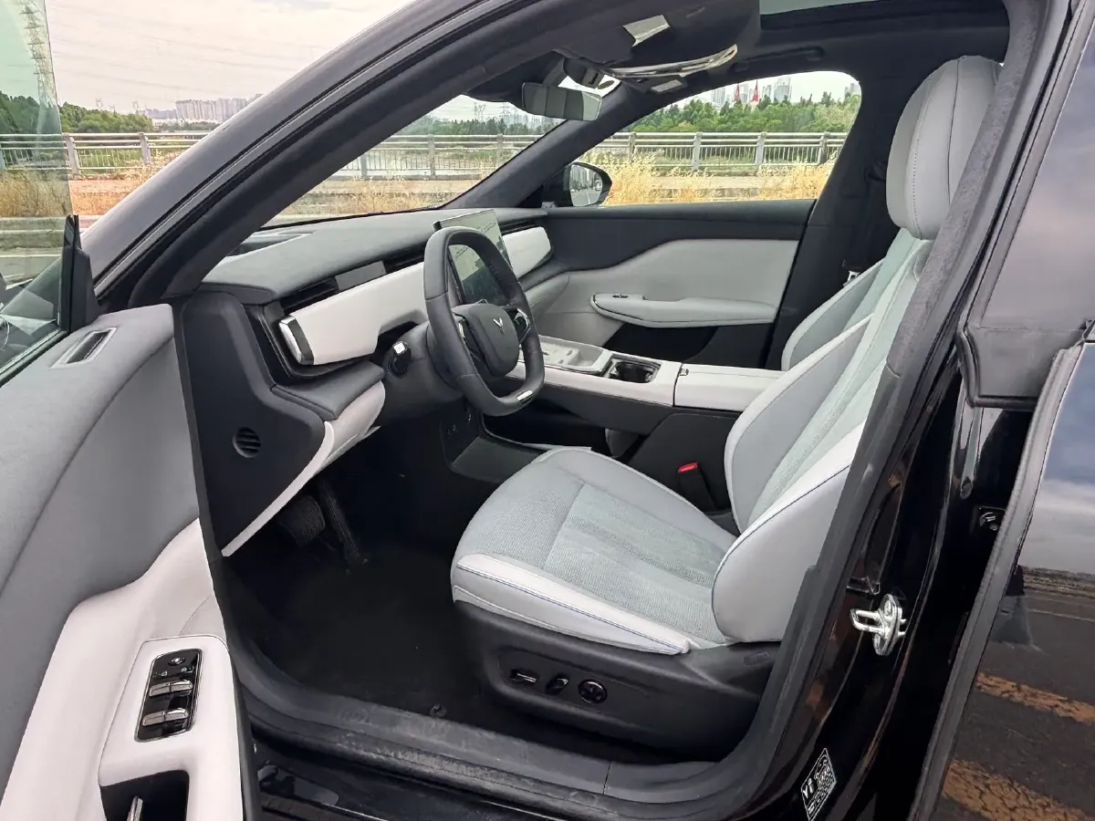 2024 Voyah ZhiYin BEV 79KWH,autocango,china used car exporter,china ev exporter,chinese used car exporter,chinese used ev exporter