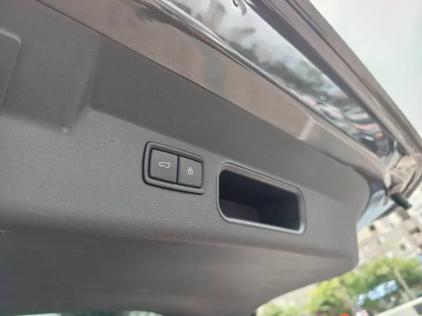 2021 Li ONE Range Extended 131HP REEV 40.5KWH,autocango,china used car exporter,china ev exporter,chinese used car exporter,chinese used ev exporter