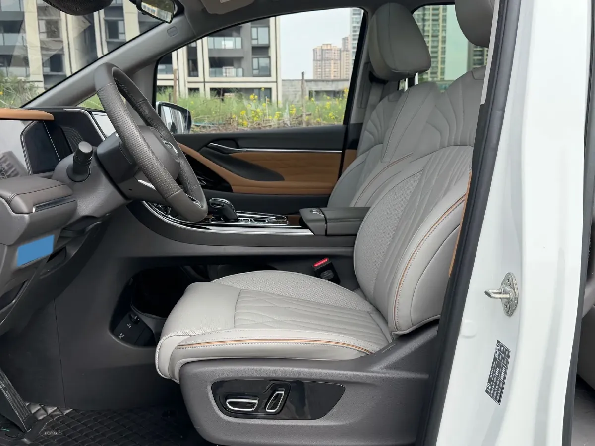 2023 GAC Trumpchi M8 2.0T 252HP L4 8AT,autocango,china used car exporter,china ev exporter,chinese used car exporter,chinese used ev exporter