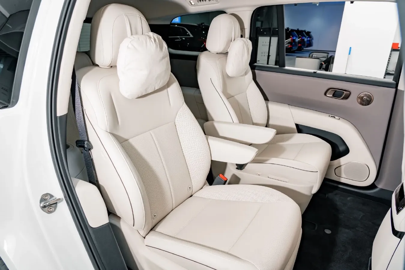 2025 Li i8 BEV,autocango,china used car exporter,china ev exporter,chinese used car exporter,chinese used ev exporter