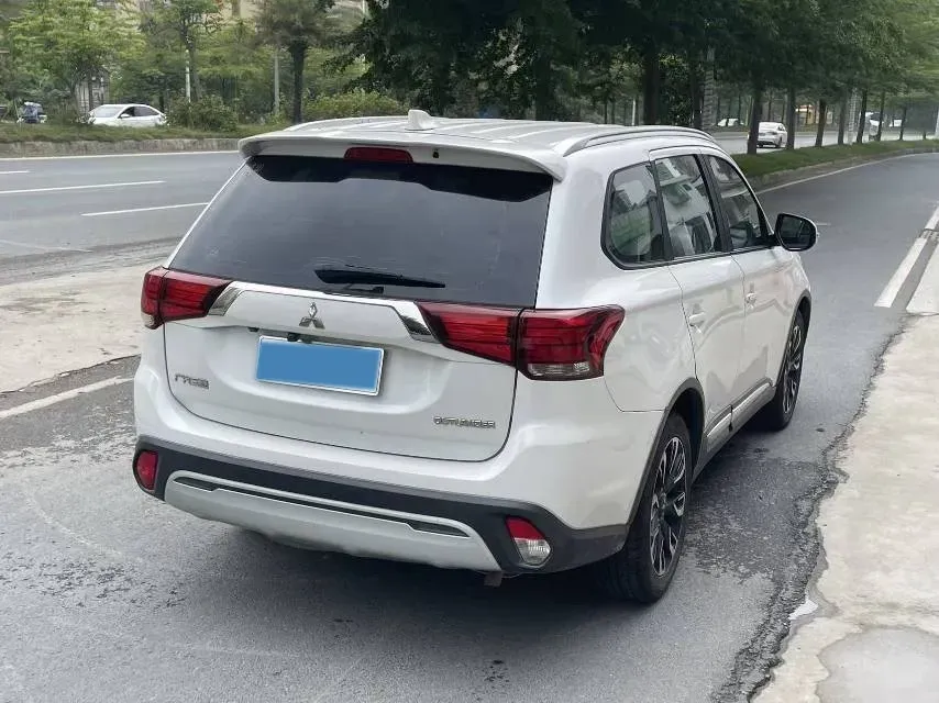 2019 Mitsubishi Outlander 2.0L 166HP L4 CVT,autocango,china used car exporter,china ev exporter,chinese used car exporter,chinese used ev exporter