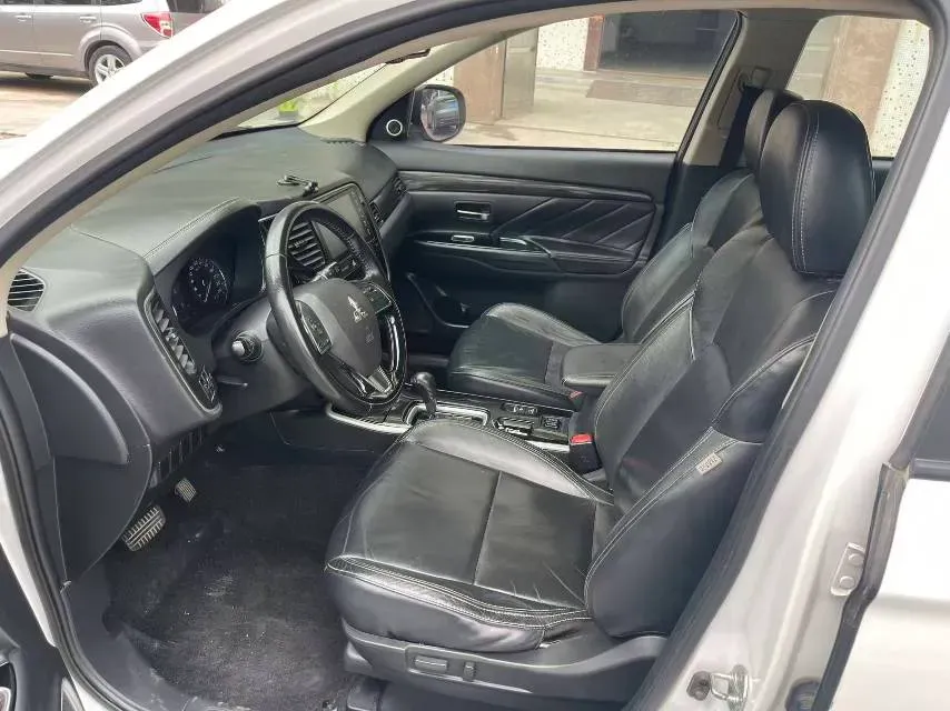 2019 Mitsubishi Outlander 2.0L 166HP L4 CVT,autocango,china used car exporter,china ev exporter,chinese used car exporter,chinese used ev exporter